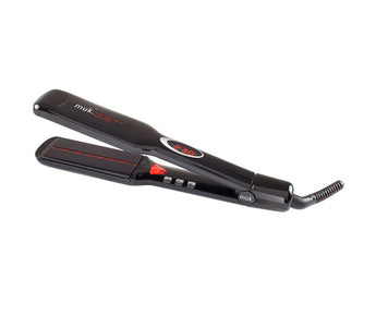 Muk 230 IR Extra wide heating plates mean that long and thick hair is straightened even more quickly