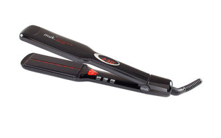 Muk 230 IR Extra wide heating plates mean that long and thick hair is straightened even more quickly