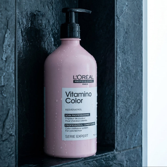 L'Oréal Professionnel Vitamino Color Conditioner 750ml is a salon-grade treatment designed to nourish, protect, and prolong the life of colour-treated hair. Whether you've just left the salon or you're maintaining your colour at home, this conditioner delivers visibly brighter, more radiant results every wash.