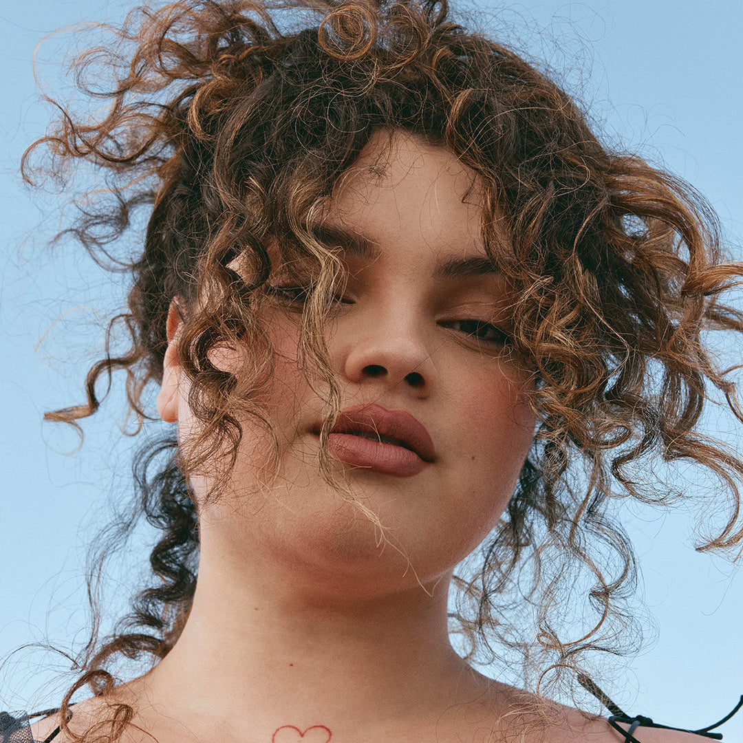 Nak Curl Shampoo Model