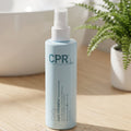 Vitafive CPR Curly Curl Refresh Leave-in Revitaliser is a lightweight, hydrating leave-in treatment designed specifically for curly and wavy hair. Formulated to revive second-day curls, eliminate frizz, and restore definition without weighing hair down — so your curls look freshly styled, every day.
